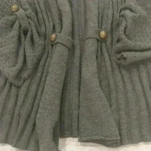 Carolyn Taylor Cardigan Sweater - Picture 3 of 9